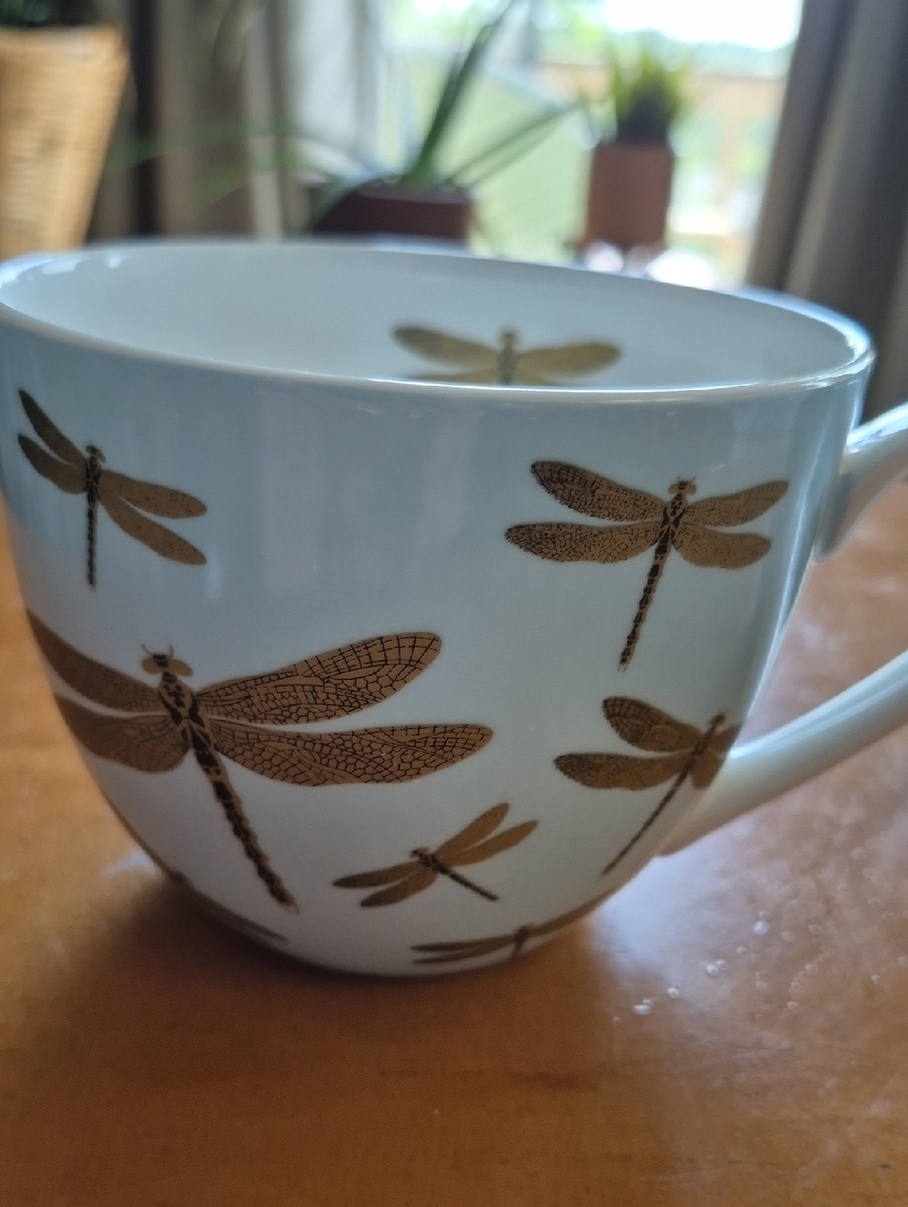 Harvest Green Studios 20 oz Bone China Mug Set with Gold Dragonfly Design. - Picture 3 of 4